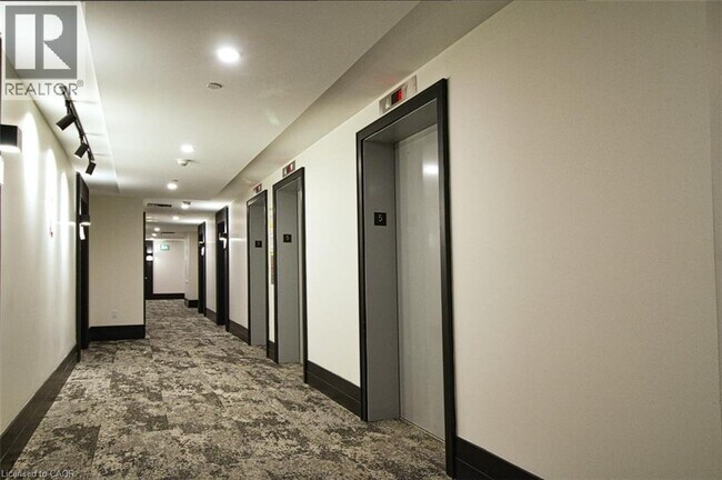 Building Photo - 461 Green Rd