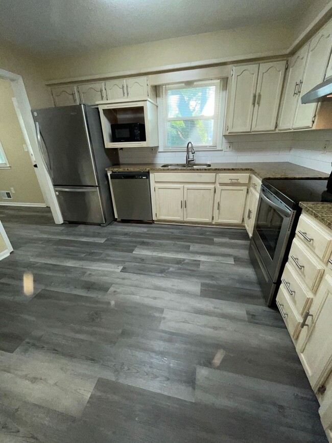Building Photo - Cute 3 Bedroom, 2 Bath in Blue Springs!