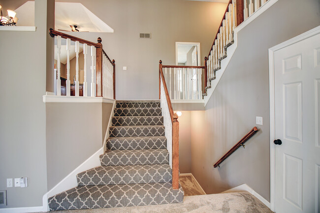 Building Photo - {5015} Live in Oakmont + Bright and Open F...