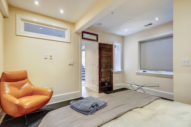 Foto del edificio - 1229 15th St NW