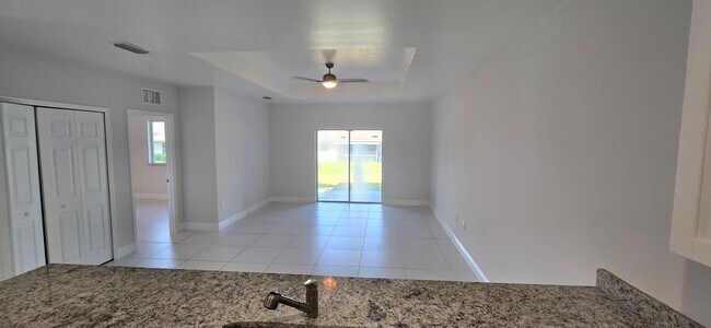 Foto del edificio - Newer Three Bedroom, 2 Bath, 1 Car garage-...