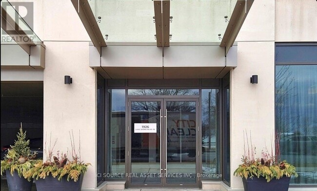 Photo du bâtiment - 1926 Lake Shore Blvd W