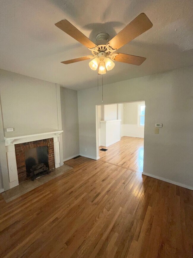 Building Photo - Newly Remodeled 3 Bedroom, 2 Bathroom in Brentwood- Basement Bar and Central Air!!