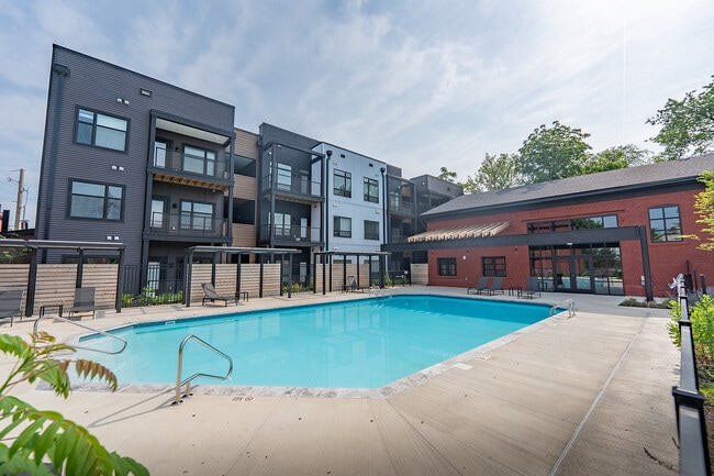 1460 Grant Pool and Courtyard - 1460 Grant