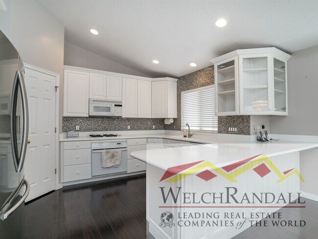 Building Photo - Beautiful, Spacious Home in Bountiful