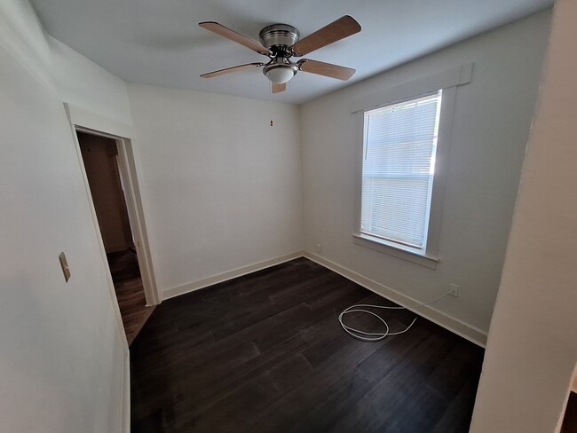 Building Photo - 505 54th St