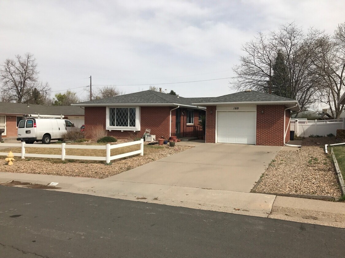 Foto principal - Charming Brick Ranch in the Heart of Broom...
