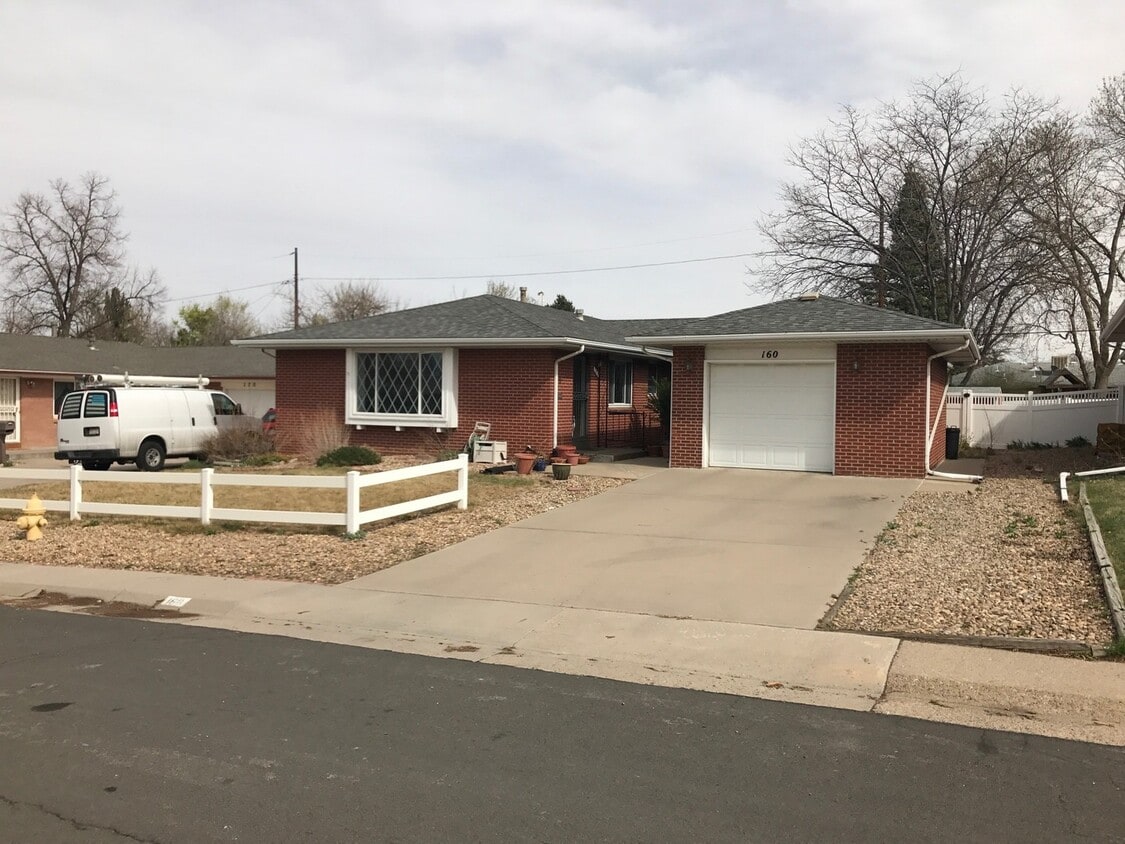 Charming Brick Ranch in the Heart of Broom... - Charming Brick Ranch in the Heart of Broom...