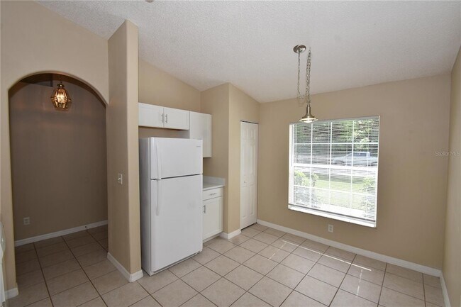 Building Photo - 13 Pinetree Drive