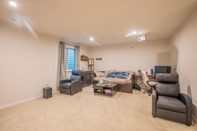 Foto del edificio - Exciting 3 BR/2.5 BA Townhome in Hanover!