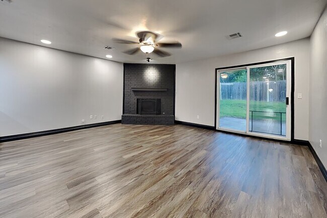 Foto del edificio - 640 N Markwell Ave