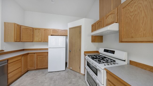 Building Photo - 3 Bed 2 Bath - 5 Acres - Large Living Room - Office - Pet Friendly - Groups