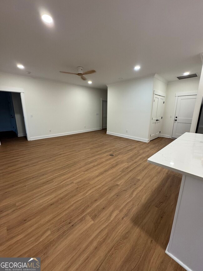 Foto del edificio - 105 Longpoint Dr