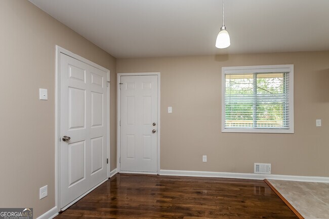 Foto del edificio - 742 King Rd