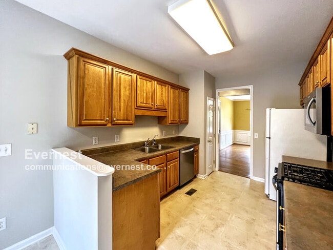 Building Photo - 205 Camellia Dr
