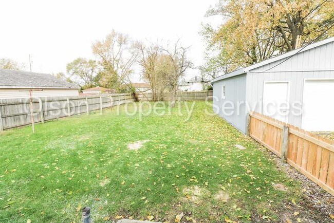 Building Photo - 1412 W 61st Pl
