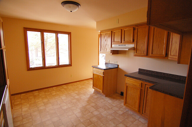 Building Photo - 1408 S Grove St