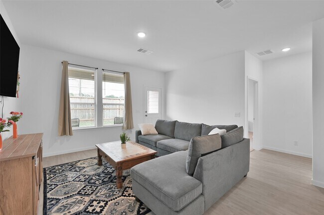 Foto del edificio - 10917 Fly Catcher Dr