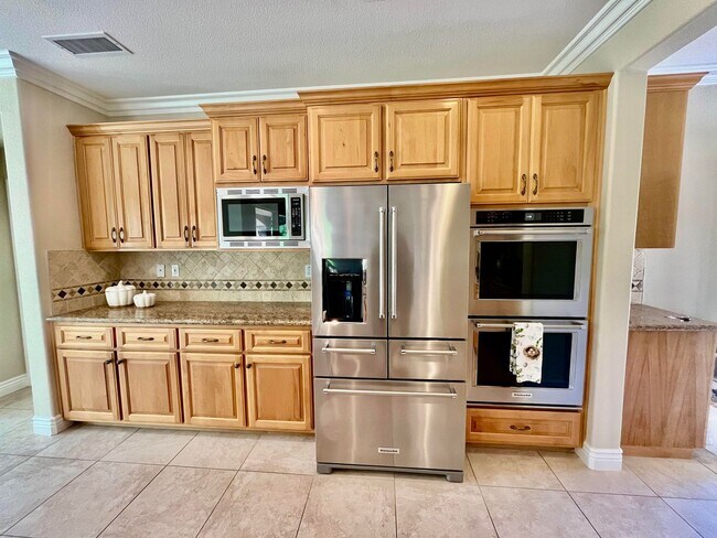 Foto del edificio - Beautiful Executive 4 Bedroom Home for Rent in Whitney Oaks, Rocklin