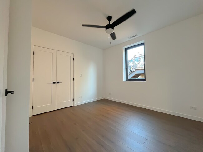 Foto del edificio - 3710 N Kenmore Ave