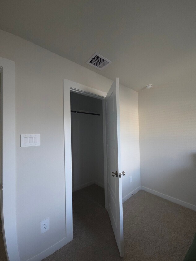 Building Photo - 2502 Serrano Plns Trl