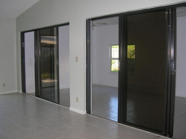 Foto del edificio - 83 Baytree Cir