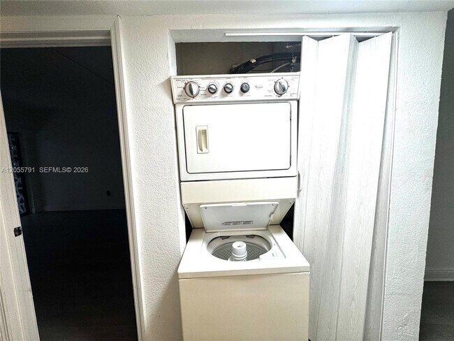 Foto del edificio - 1525 NE 135th St
