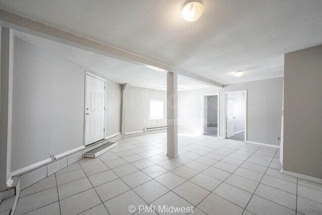 Foto del edificio - 4881 300W