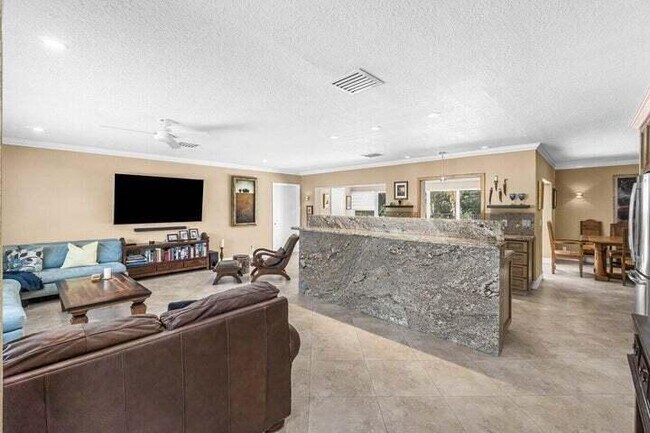 Foto del edificio - 653 NW 10th Ct