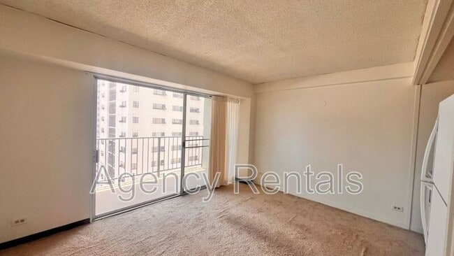 Building Photo - 2440 Kuhio Ave.