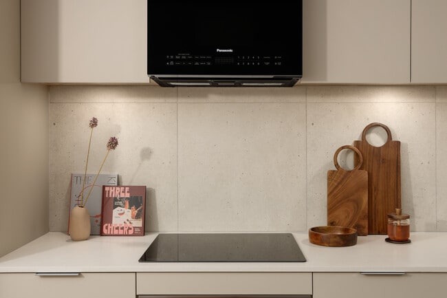 Building Photo - Ray