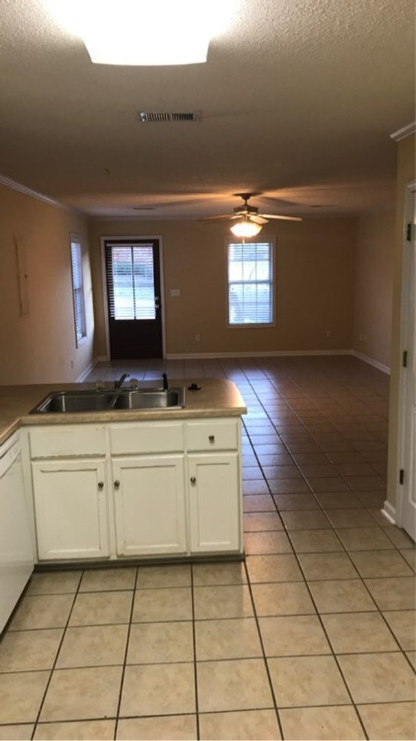 Foto del edificio - 2 Bedroom 2 Bath Townhome FULLY FURNISHED