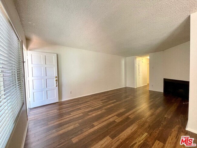 Foto del edificio - 1951 Malcolm Ave