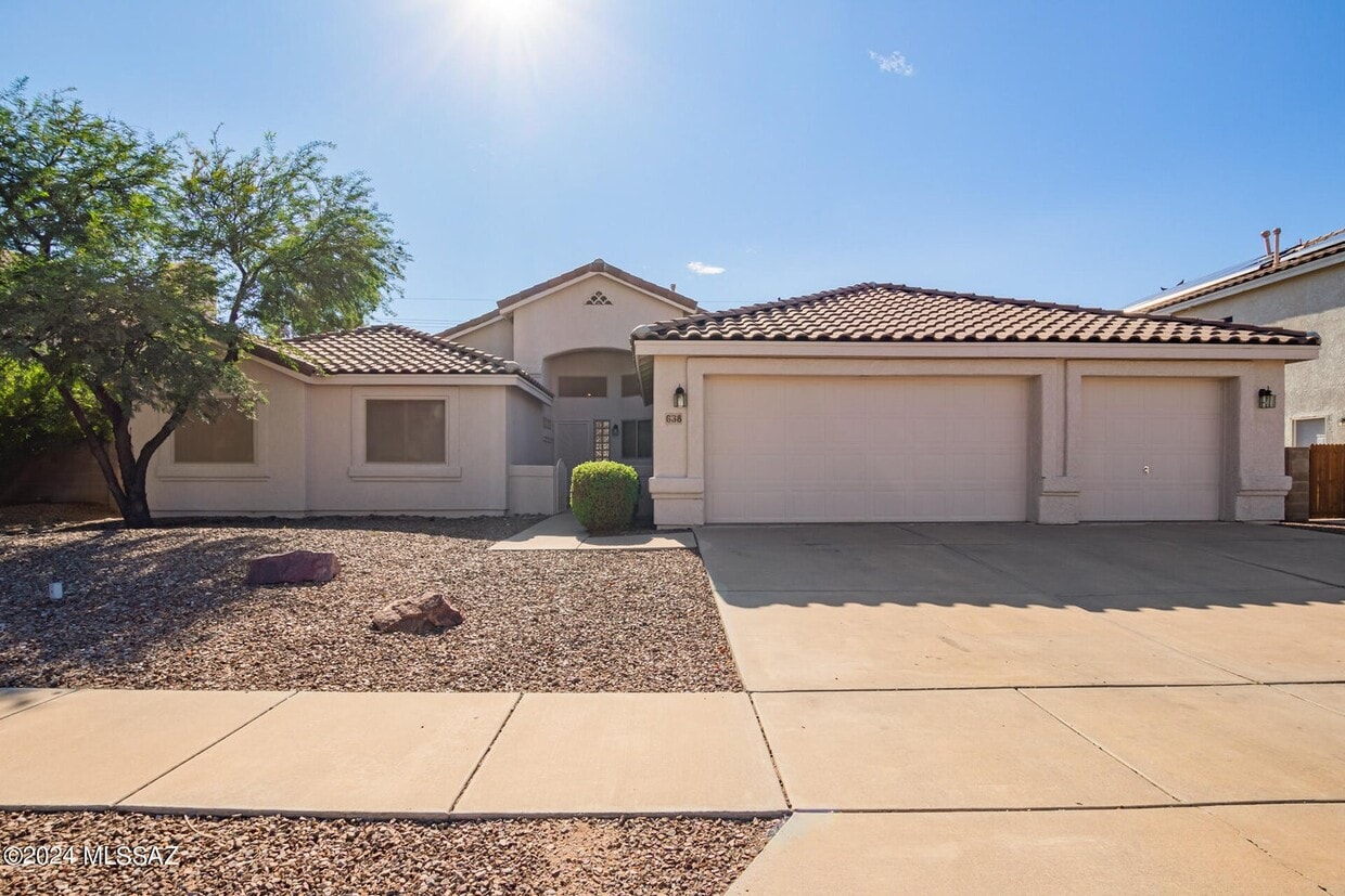 Primary Photo - 638 S Sierra Nevada Dr
