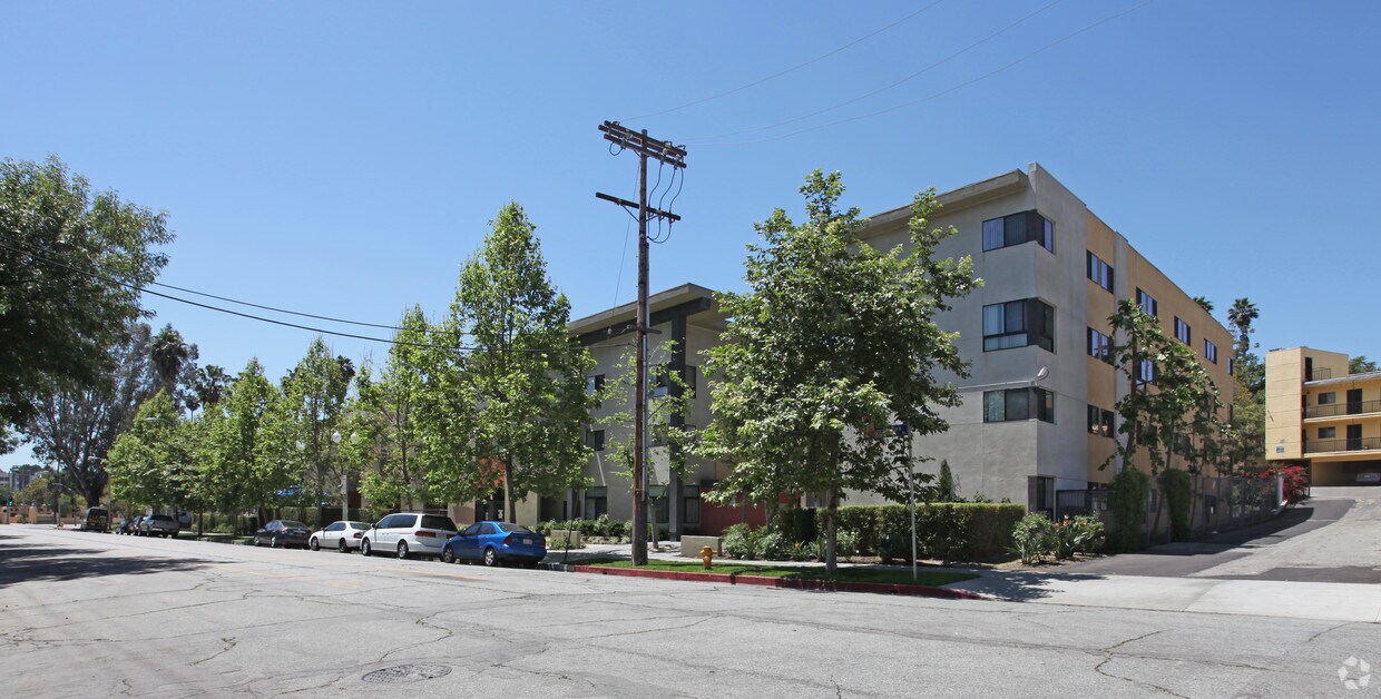 Primary Photo - Amistad Apartments