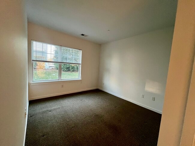 Building Photo - Maple Ridge - Building B