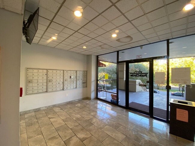 Foto del edificio - 1600 Park Cir