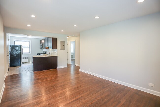 Foto del edificio - 6805 N Ridge Blvd