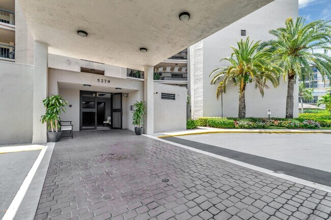 Building Photo - 5279 Fountains Dr S