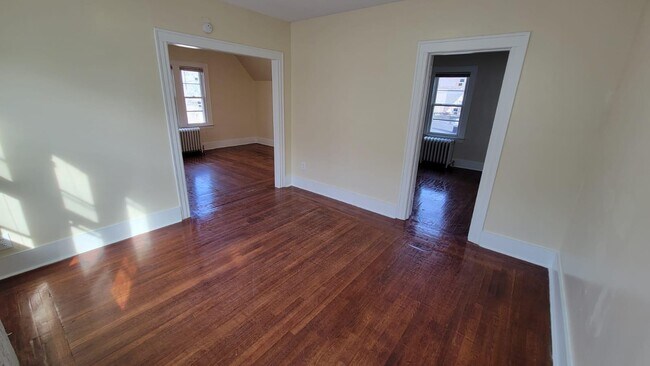 Foto del edificio - 33 Whittlesey Ave