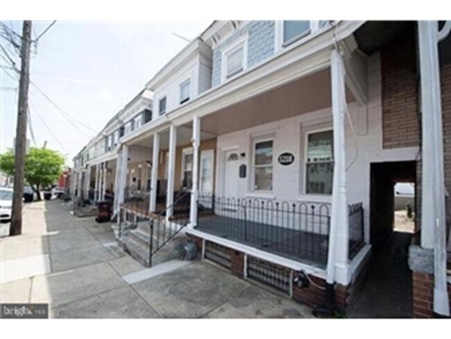 Building Photo - 1218 Elm St