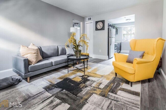 Foto del edificio - 156 Fairfield Pl NW