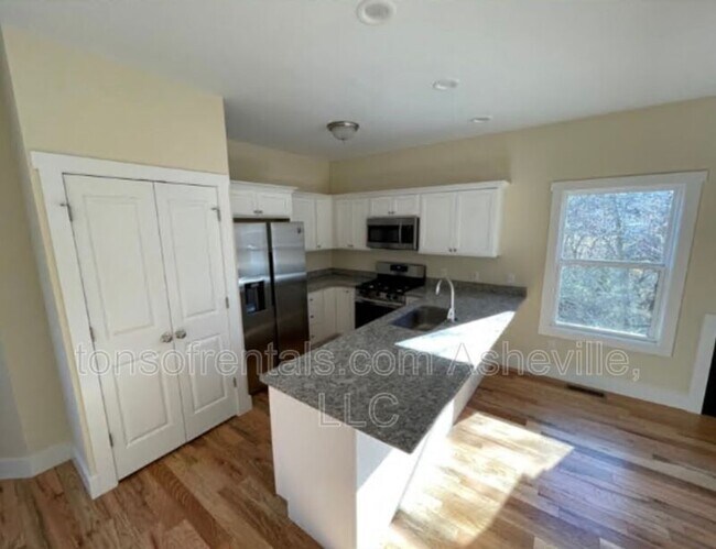Building Photo - 277 N Bear Creek Rd