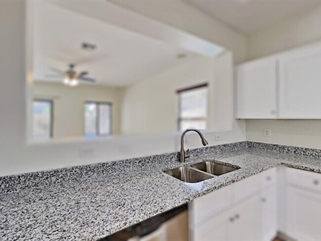 Building Photo - 17006 Lighthouse View Dr