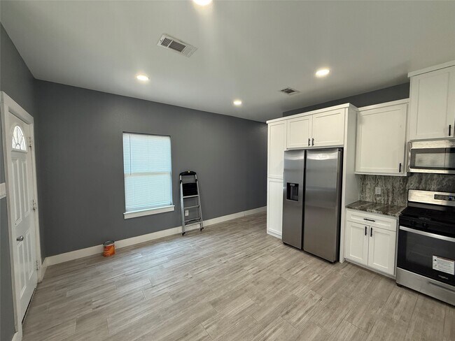 Foto del edificio - 9815 Garcroft St