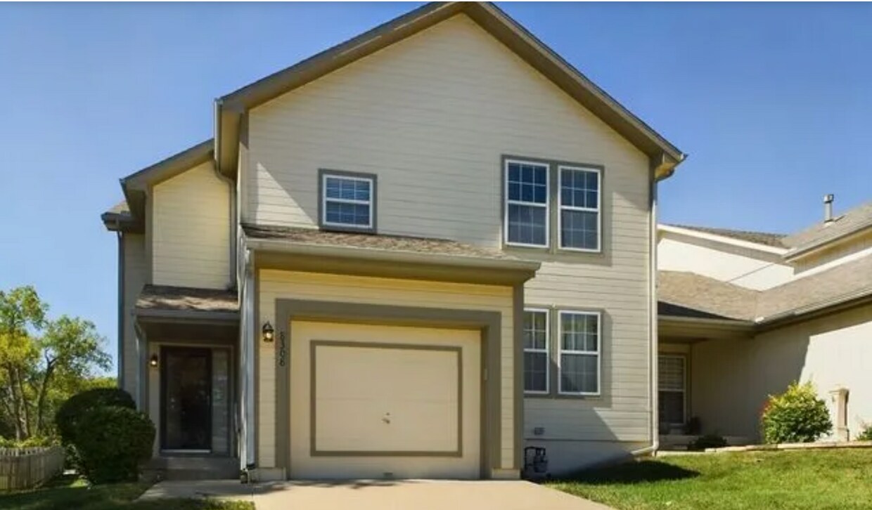 Primary Photo - Spacious 3 Bed, 2.5 Bath Home in Kansas Ci...