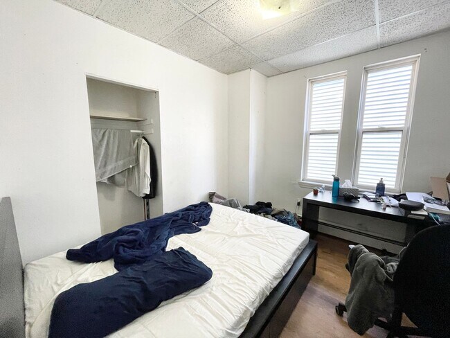 Foto del edificio - Spacious 3 Bed in Mission Hill – Student Friendly | Laundry in Building