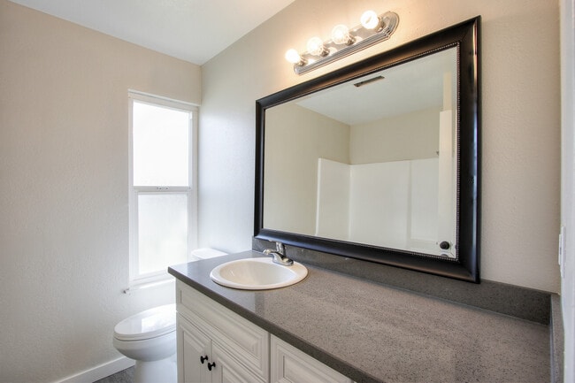 Bathroom - Four Twenty Union Apartments