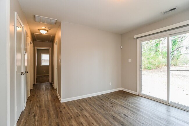 Foto del edificio - 6126 Castle Ct