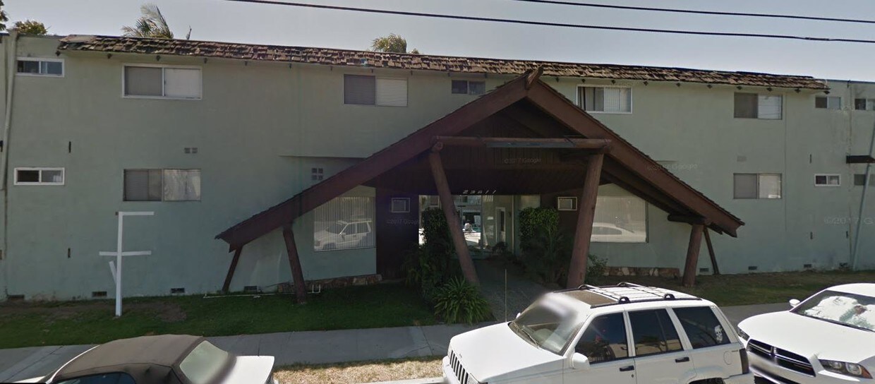Foto principal - 23611 Arlington Ave